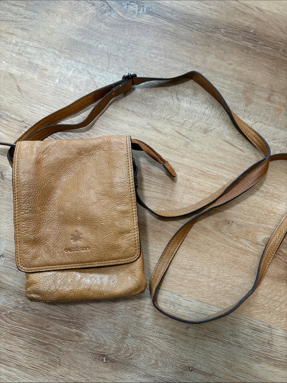 Oak & Tan Genuine Leather Crossbody Bag Small Cognac/Tan Multi-Compartment